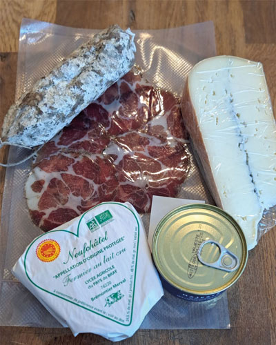 Panier de charcuteries et fromages